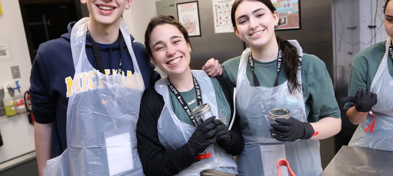 641494715569aa11a87e6d20_Actividades fuera de sede de BBYO IC - Foto de Jason Dixson_07800f92