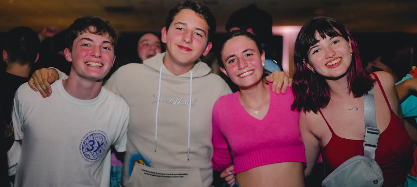 63f1304c39e52bd877315b35_R1200737