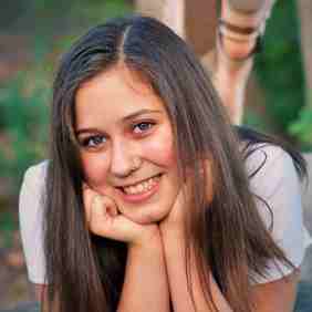 5dbf5d858b310753bc8eb36c_Yakirah Mitchel