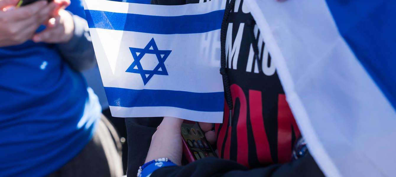 686441fa114209dee510af98_Marcha de BBYO por Israel - Jason Dixson_60e75aa4