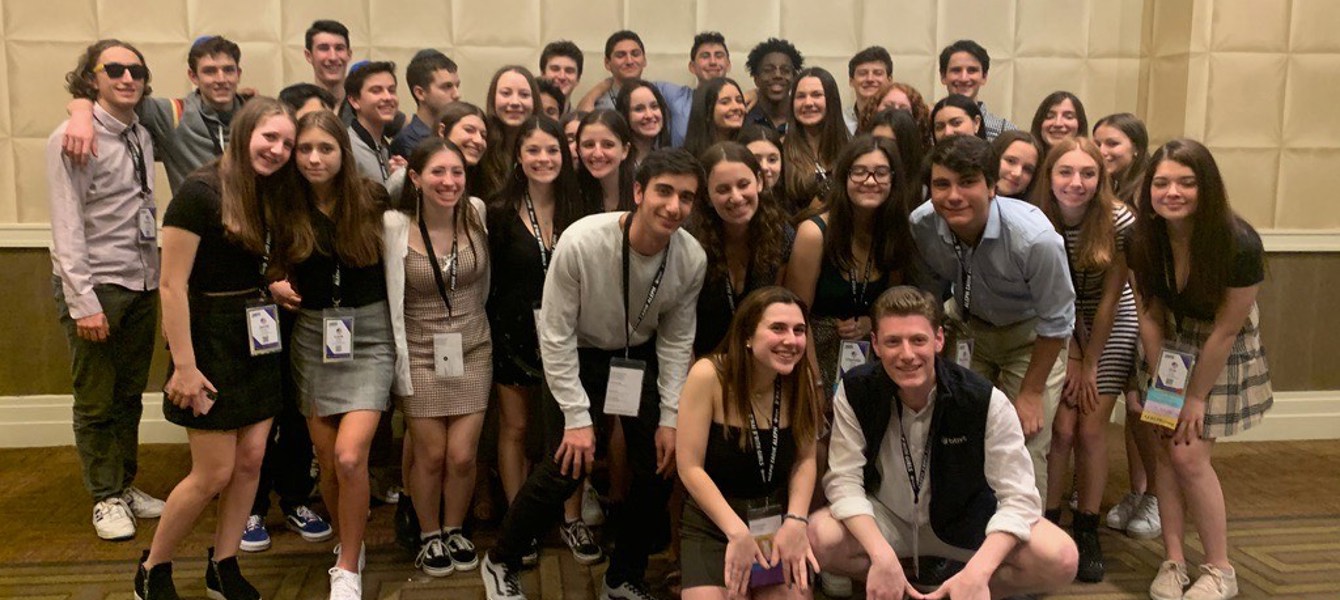 603916d5c94d2ada2f104adb_Tetzaveh Manhattan 2021 foto