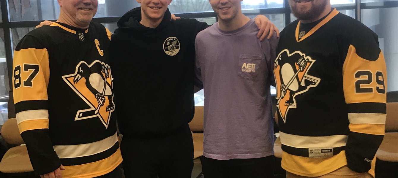 604672003108ad17dfd8ffe7_(de izquierda a derecha) Stuart, Eli, Alex, a_03681387