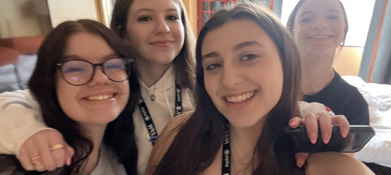 63fcee5b4ff34c4b51a9688a_compañeros_de_habitación_aleatorios