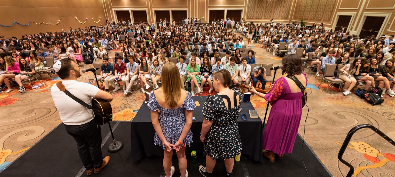 63f52a5c6c8ef20b921fbaf7_BBYO IC Viernes - Kandel-209