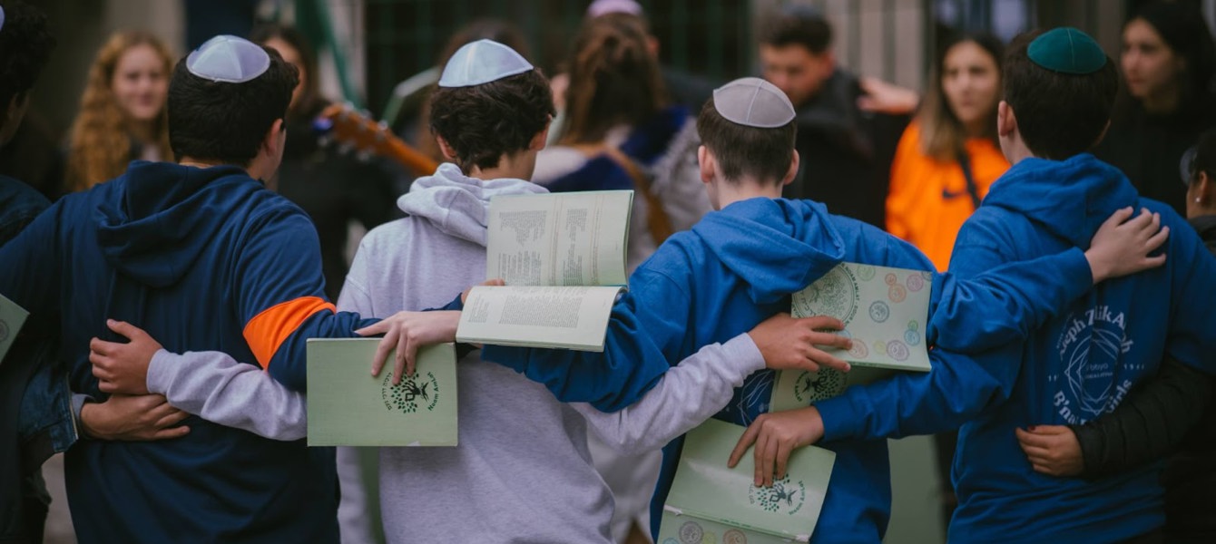 653fff45f33c478ba4059692_Violeta Photo