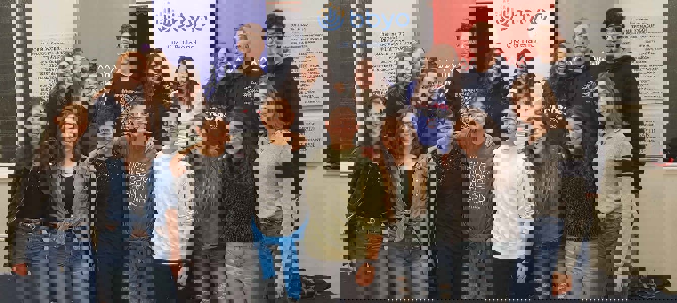 5c25860677f28360589ca476_UKI Londres