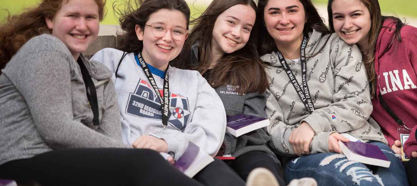 5ed907741f76ee9b0f7f08fd_Selecciones-del-sábado-Kandel-16