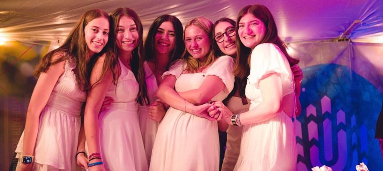 647ce2d256d403870a30eecf_Ellie Bombel