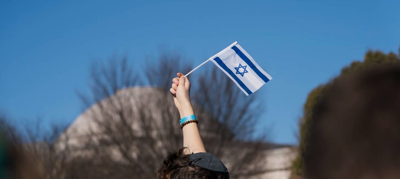 65679d5e6c899eaf9387e51d_Marcha de BBYO por Israel - Jason Dixson_b58cec7d